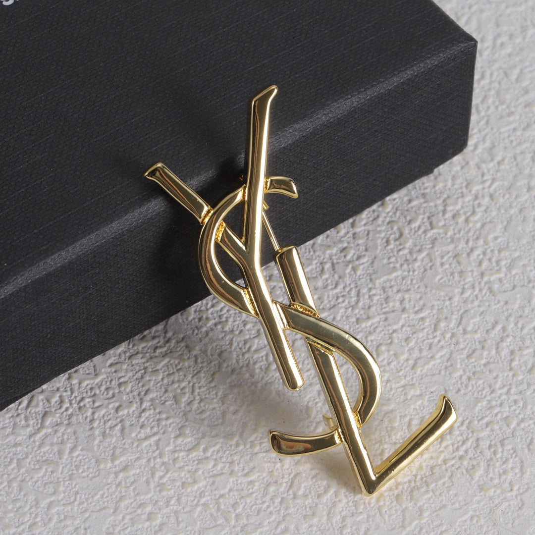 Shiny letter brooch mysite