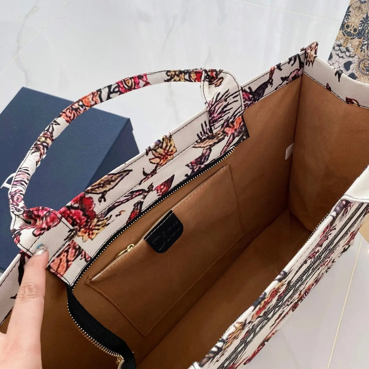 Chic & Refined: Light Luxury Leather Handbag-18 mysite