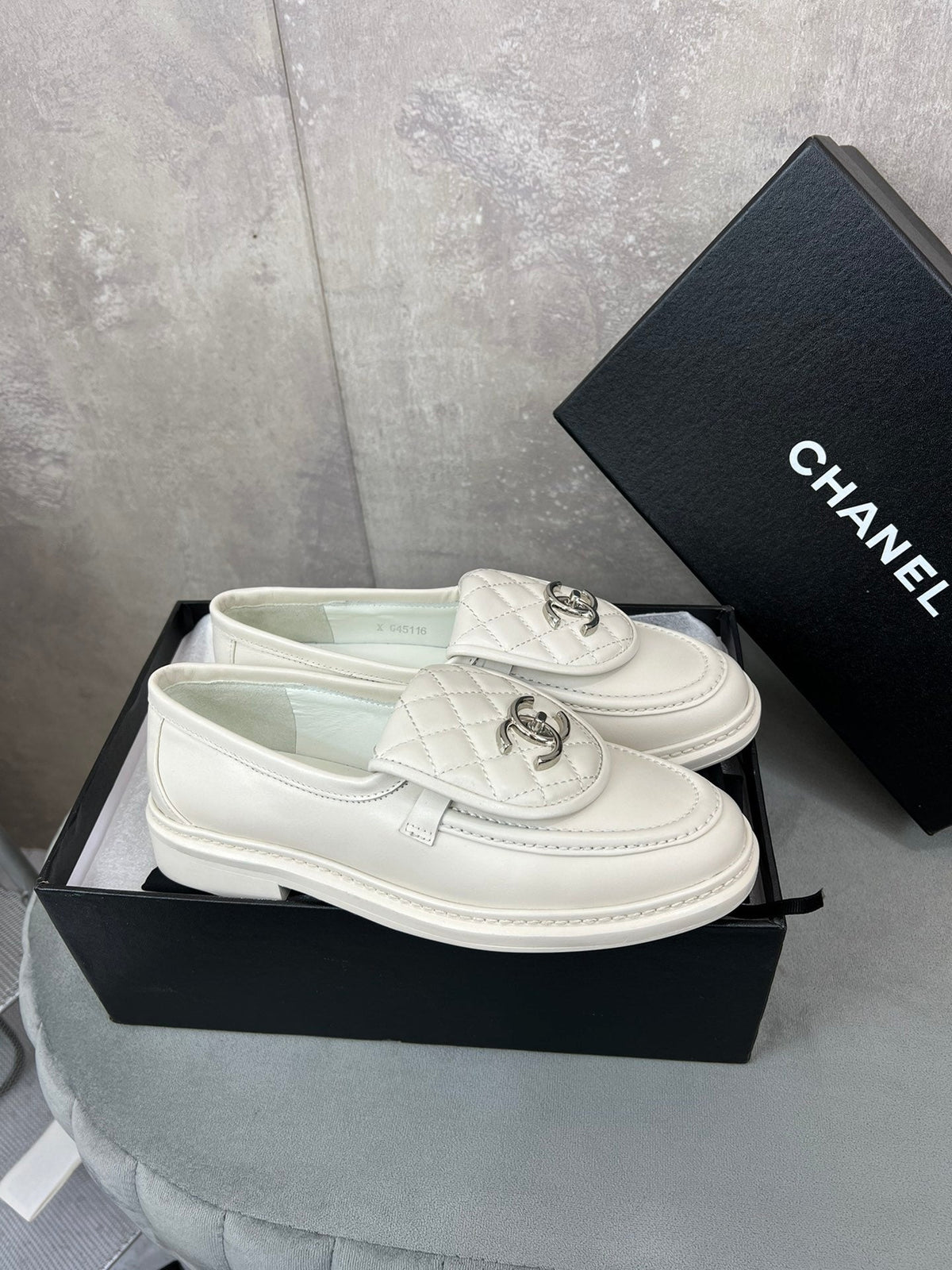 CHANEL 26S LOAFERS IN WHITE QUILTED CALFSKIN WITH CC LOGO mysite