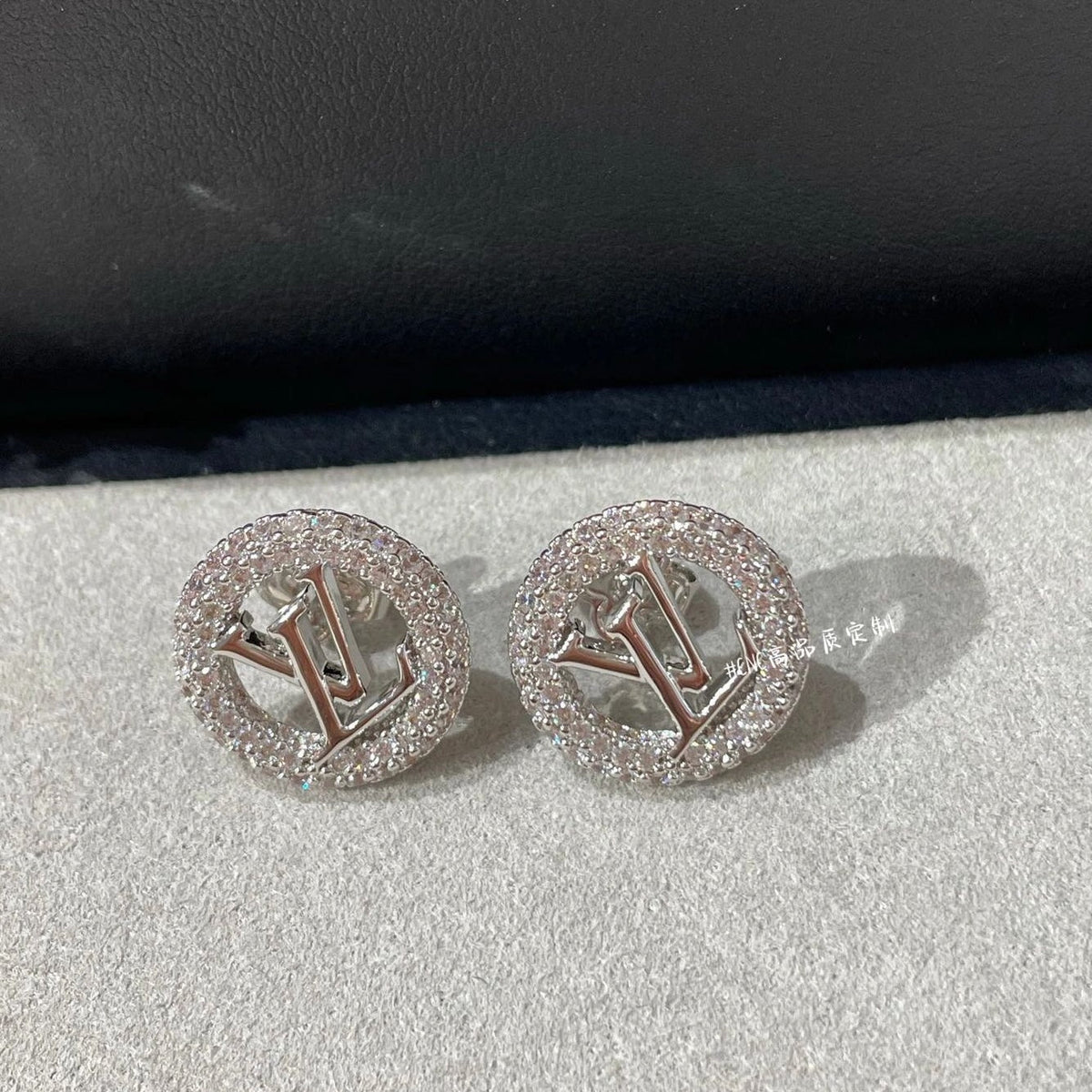 Love Diamond Design Earrings mysite