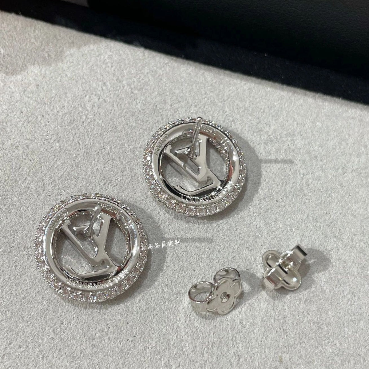 Love Diamond Design Earrings mysite