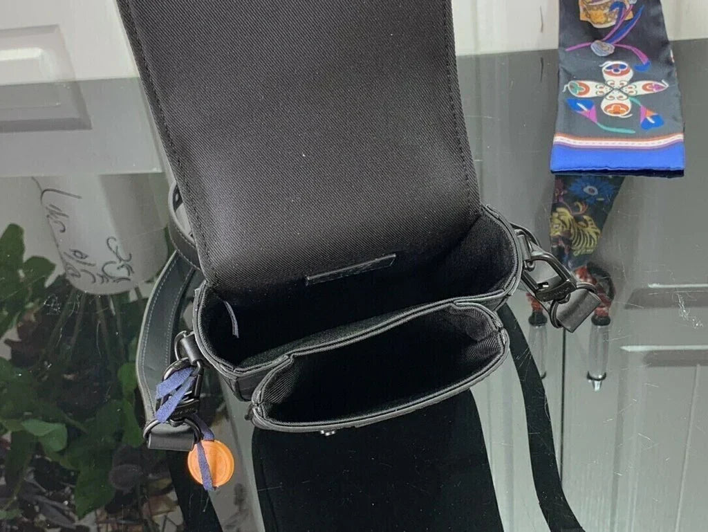 LV Vertical Wearable Wallet mysite