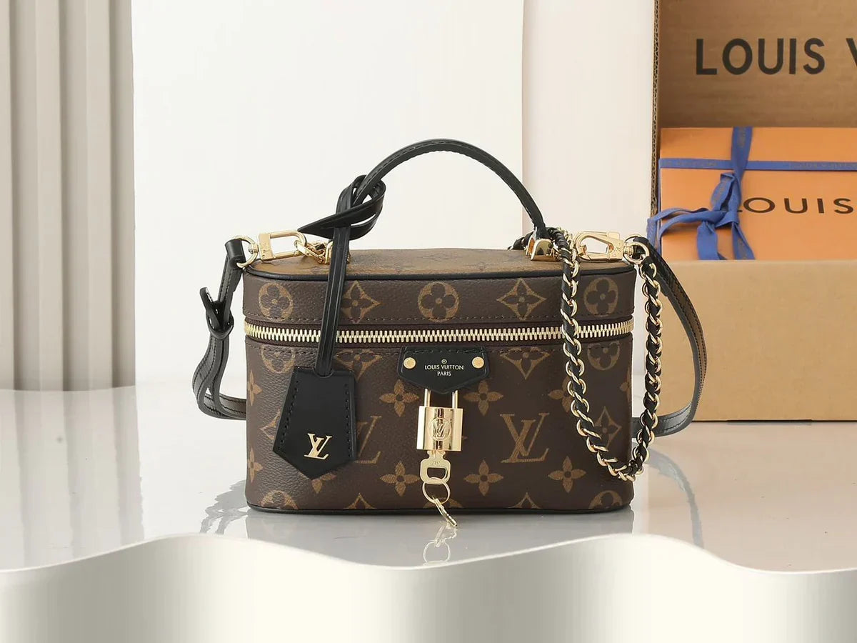 LV Vanity Chain Pouch mysite