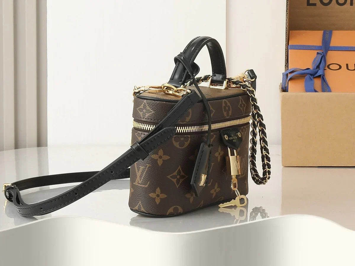 LV Vanity Chain Pouch mysite