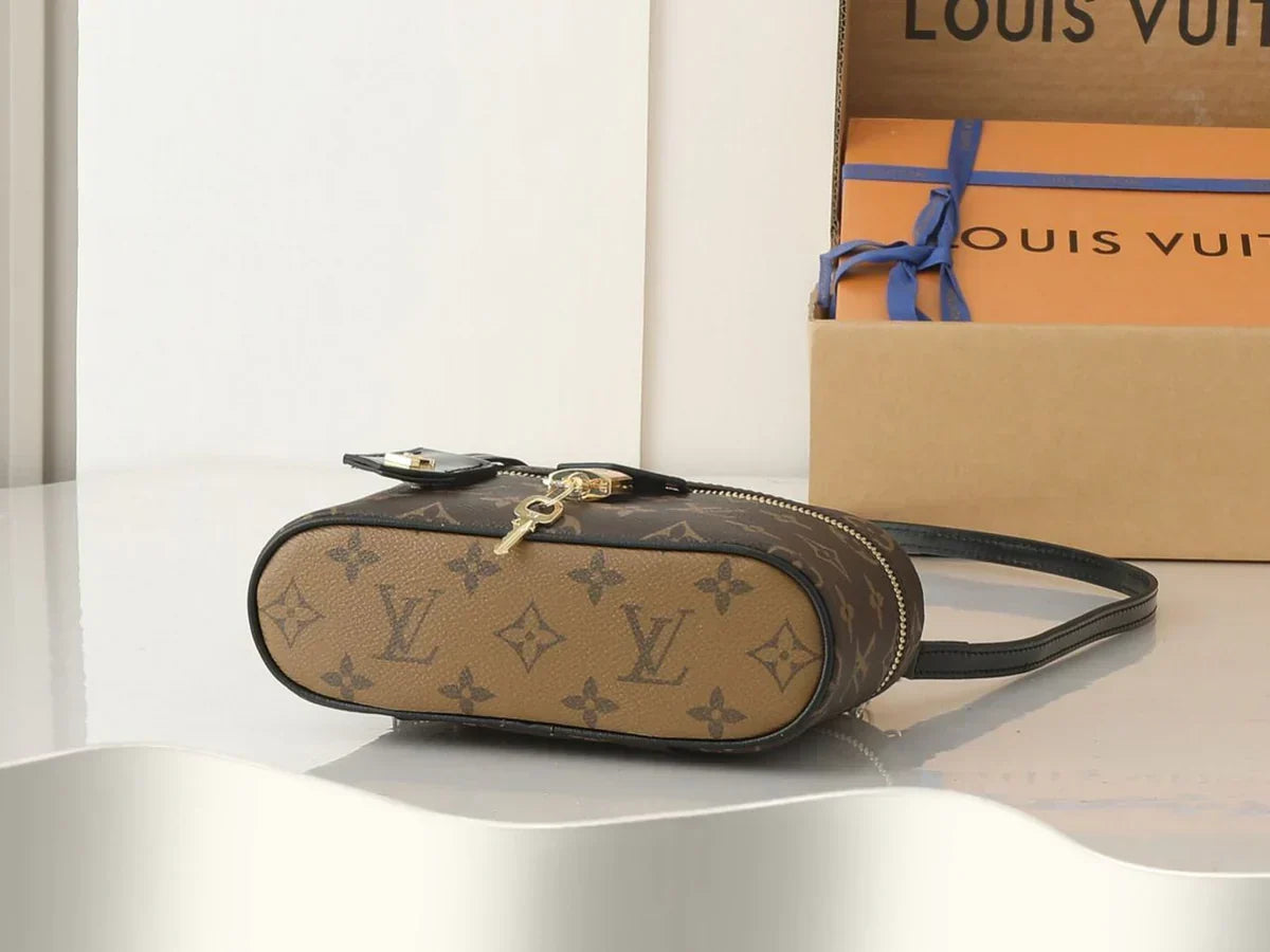 LV Vanity Chain Pouch mysite