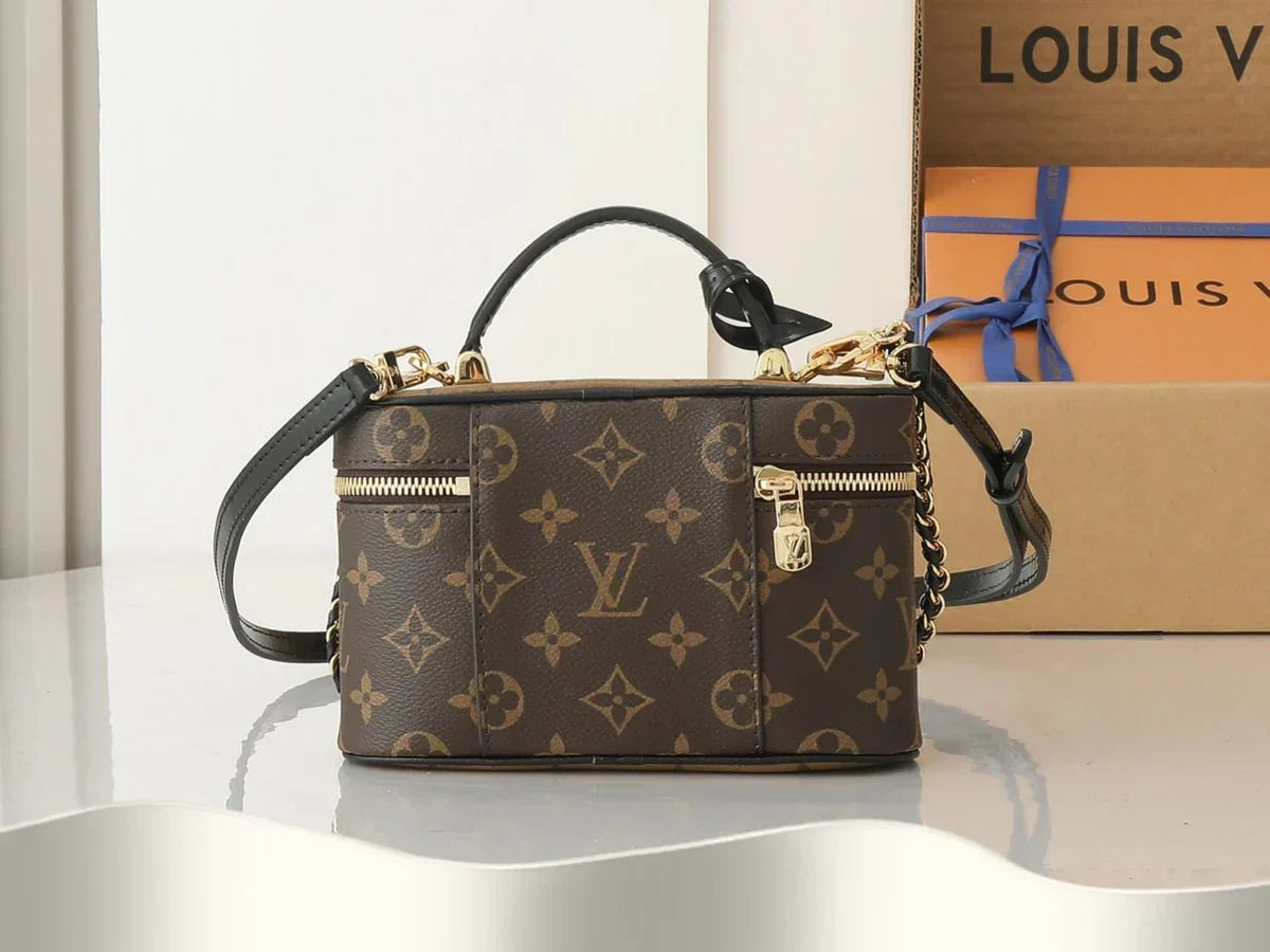 LV Vanity Chain Pouch mysite