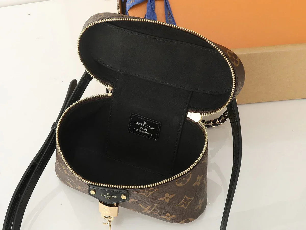 LV Vanity Chain Pouch mysite
