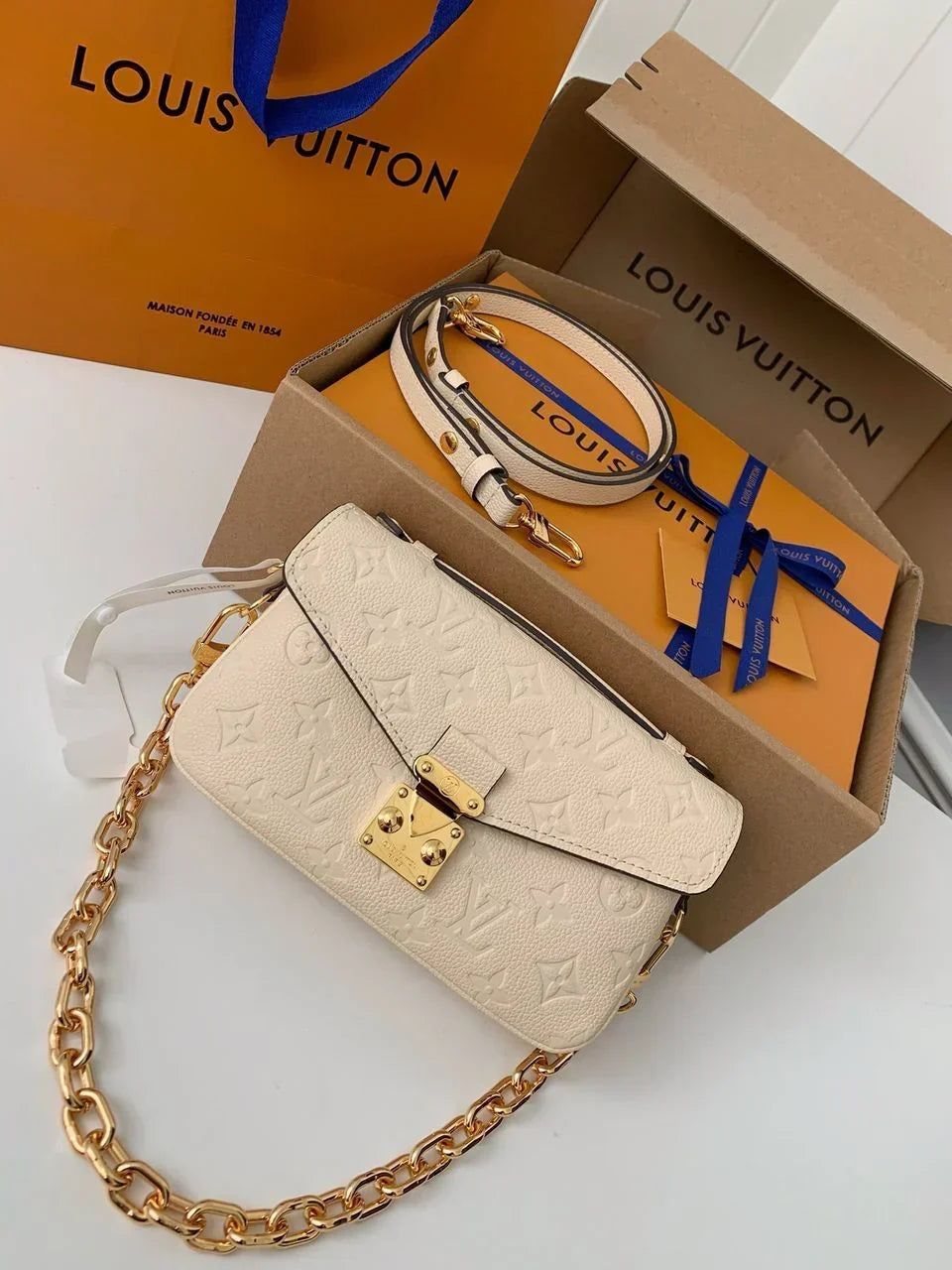 LV Pochette Métis East West mysite