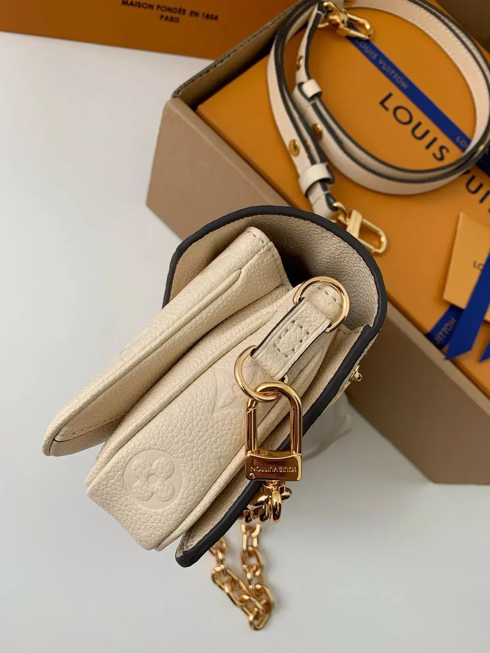 LV Pochette Métis East West mysite
