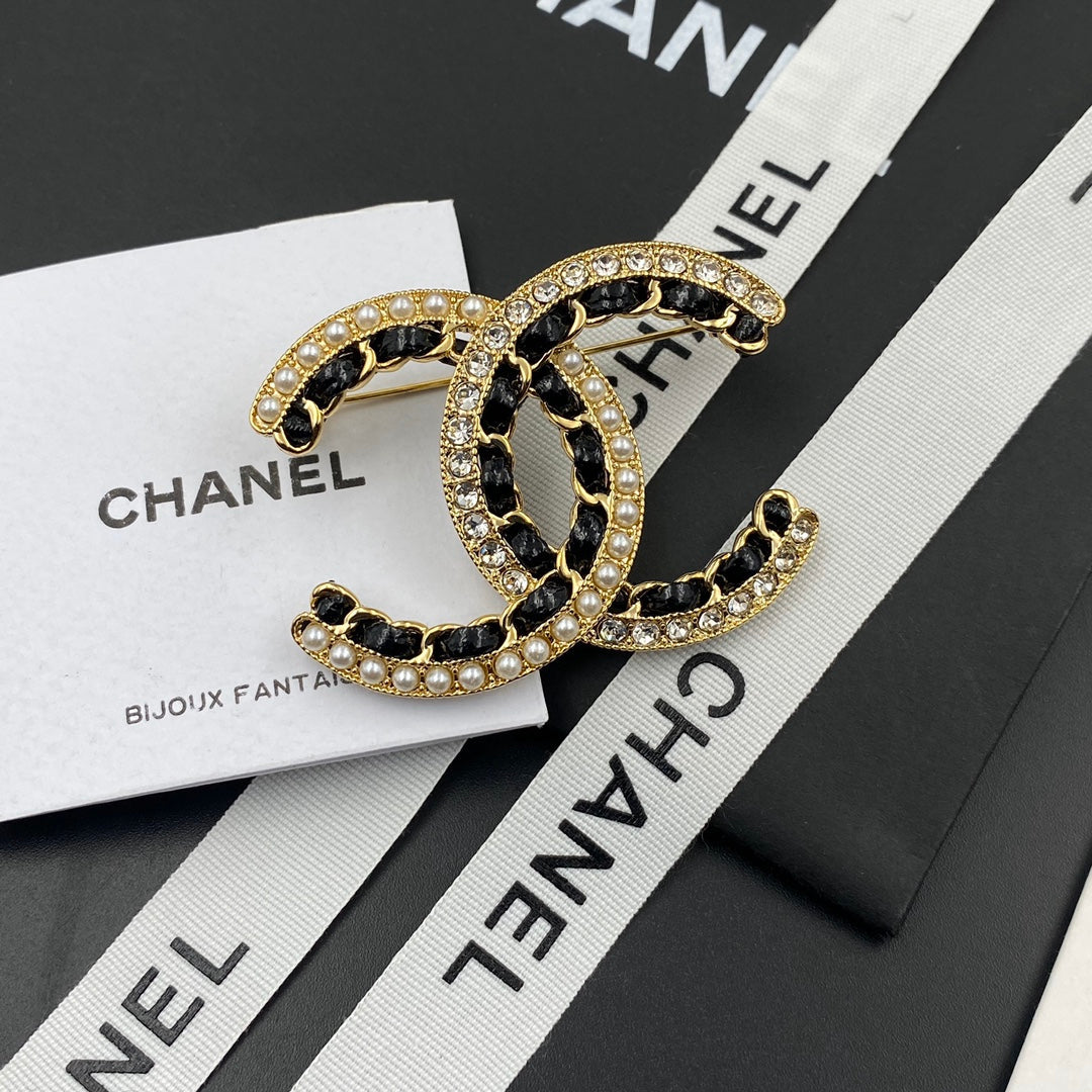 Diamond Pearl Black Gold Brooch mysite