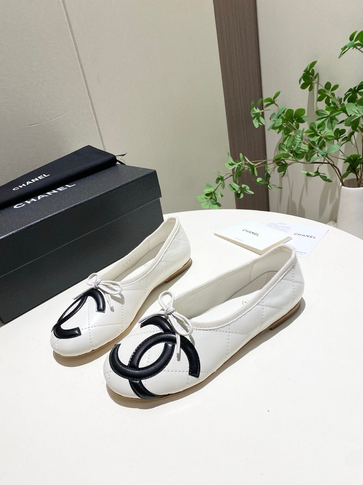 26S FLATS IN WHITE LAMBSKIN WITH BOW mysite