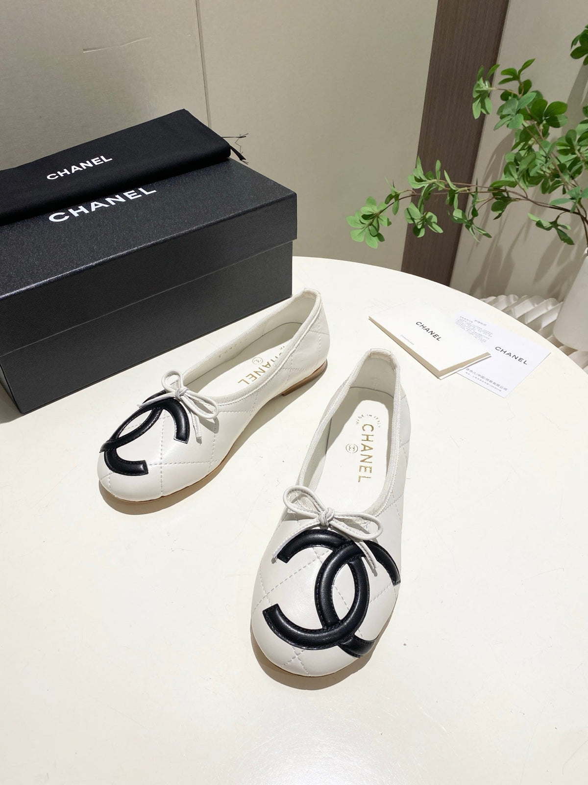26S FLATS IN WHITE LAMBSKIN WITH BOW mysite