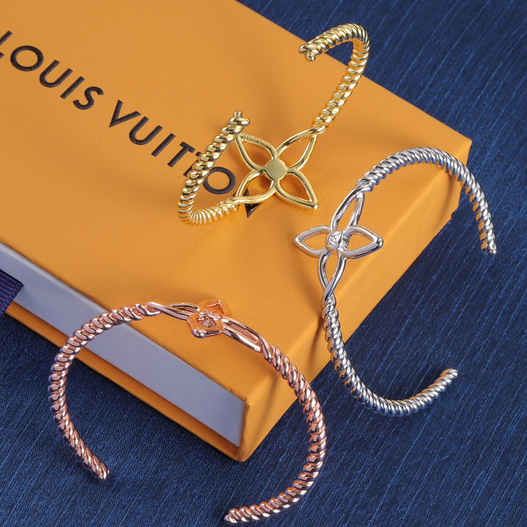 Love Bracelet mysite