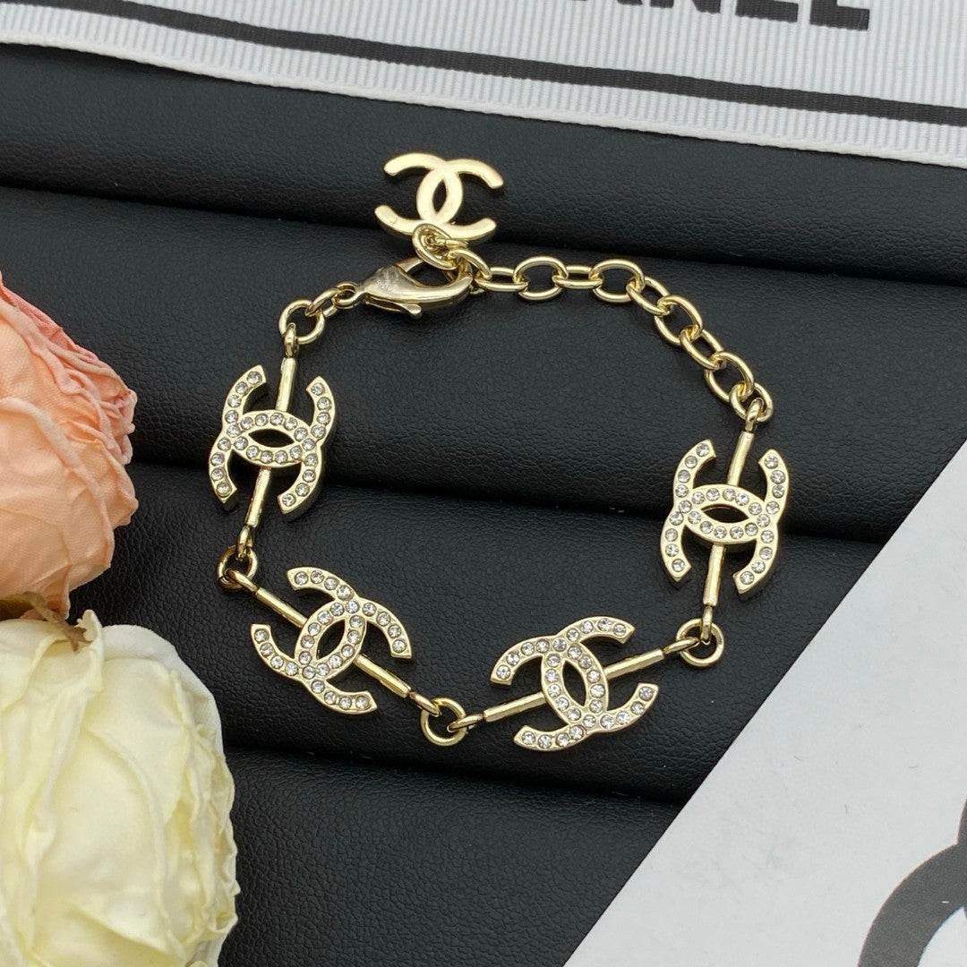 Chic Girl Design Necklace & Bracelet 2 Set (Gold) mysite
