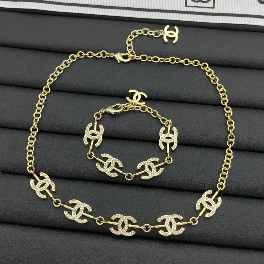 Chic Girl Design Necklace & Bracelet 2 Set (Gold) mysite