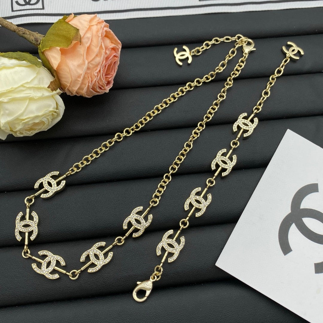 Chic Girl Design Necklace & Bracelet 2 Set (Gold) mysite