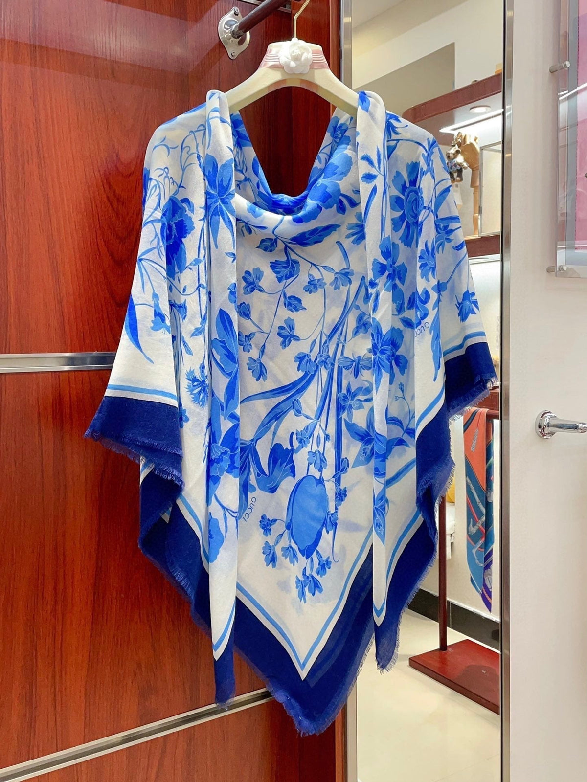 SQUARE SCARF 140 CM IN MAYA BLUE CASHMERE 398257 mysite