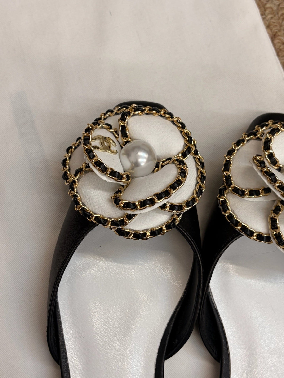 CHANEL 26S SLINGBACK FLATS IN BLACK CALFSKIN CAMELLIA PEARL mysite