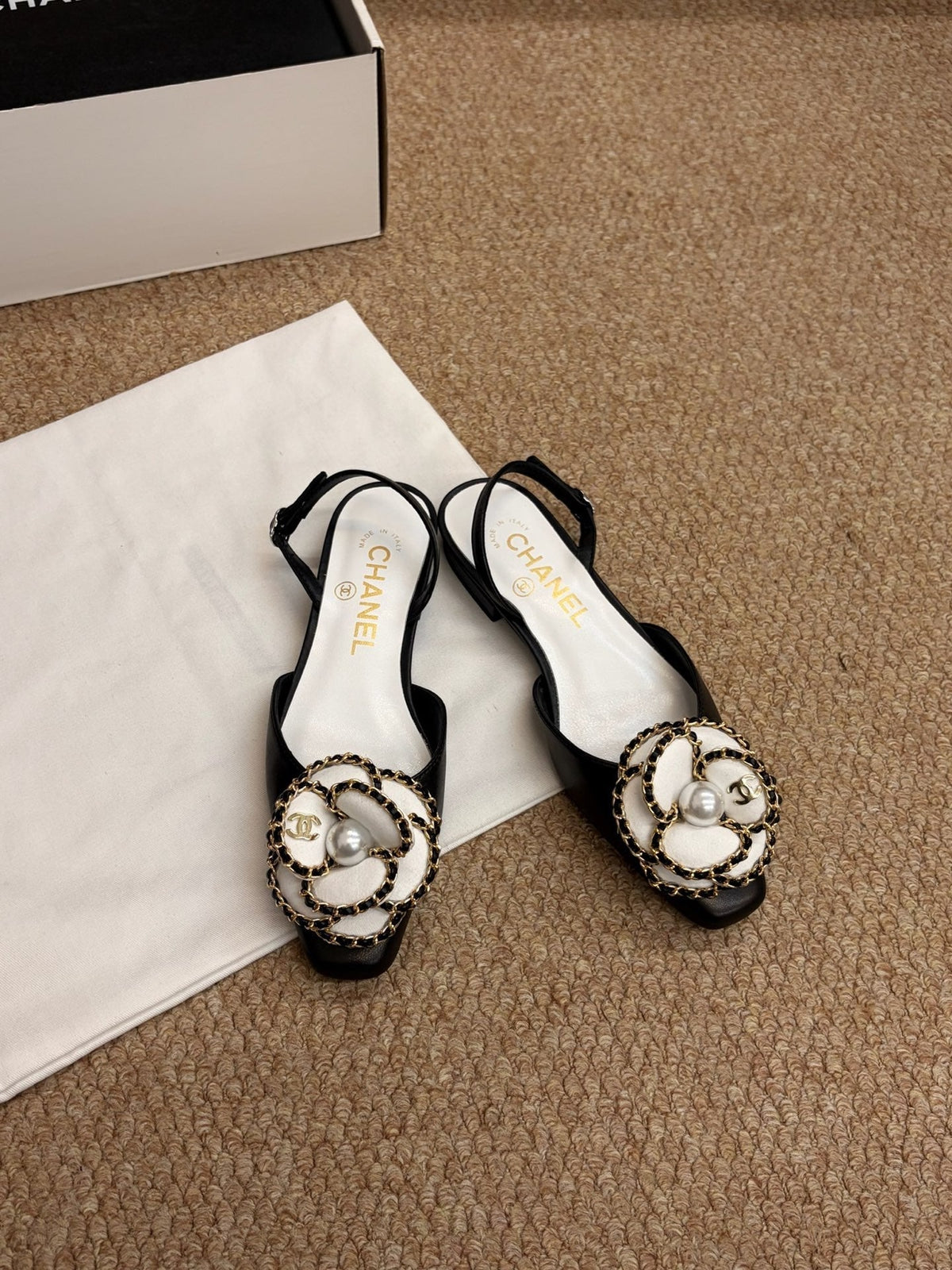 CHANEL 26S SLINGBACK FLATS IN BLACK CALFSKIN CAMELLIA PEARL mysite