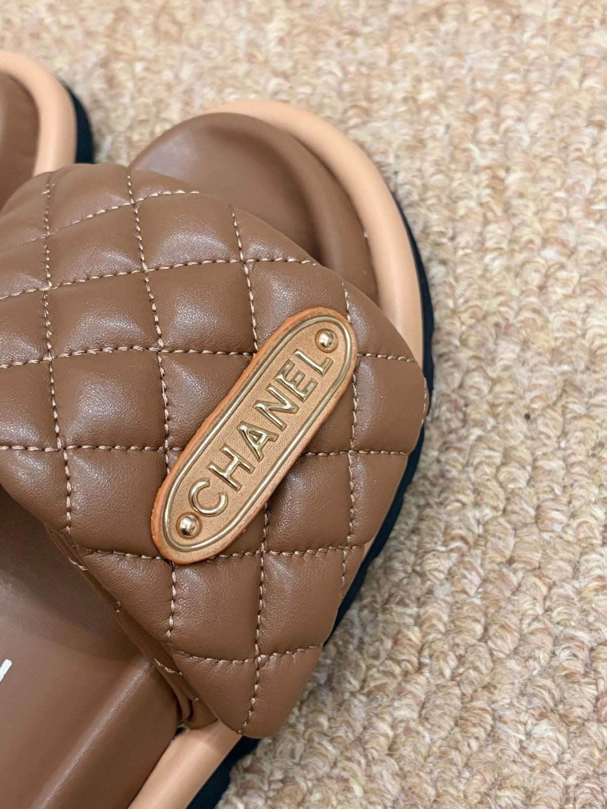 26S SLIDE SANDALS IN BROWN QUILTED CALFSKIN WITH LOGO PLAQUE mysite