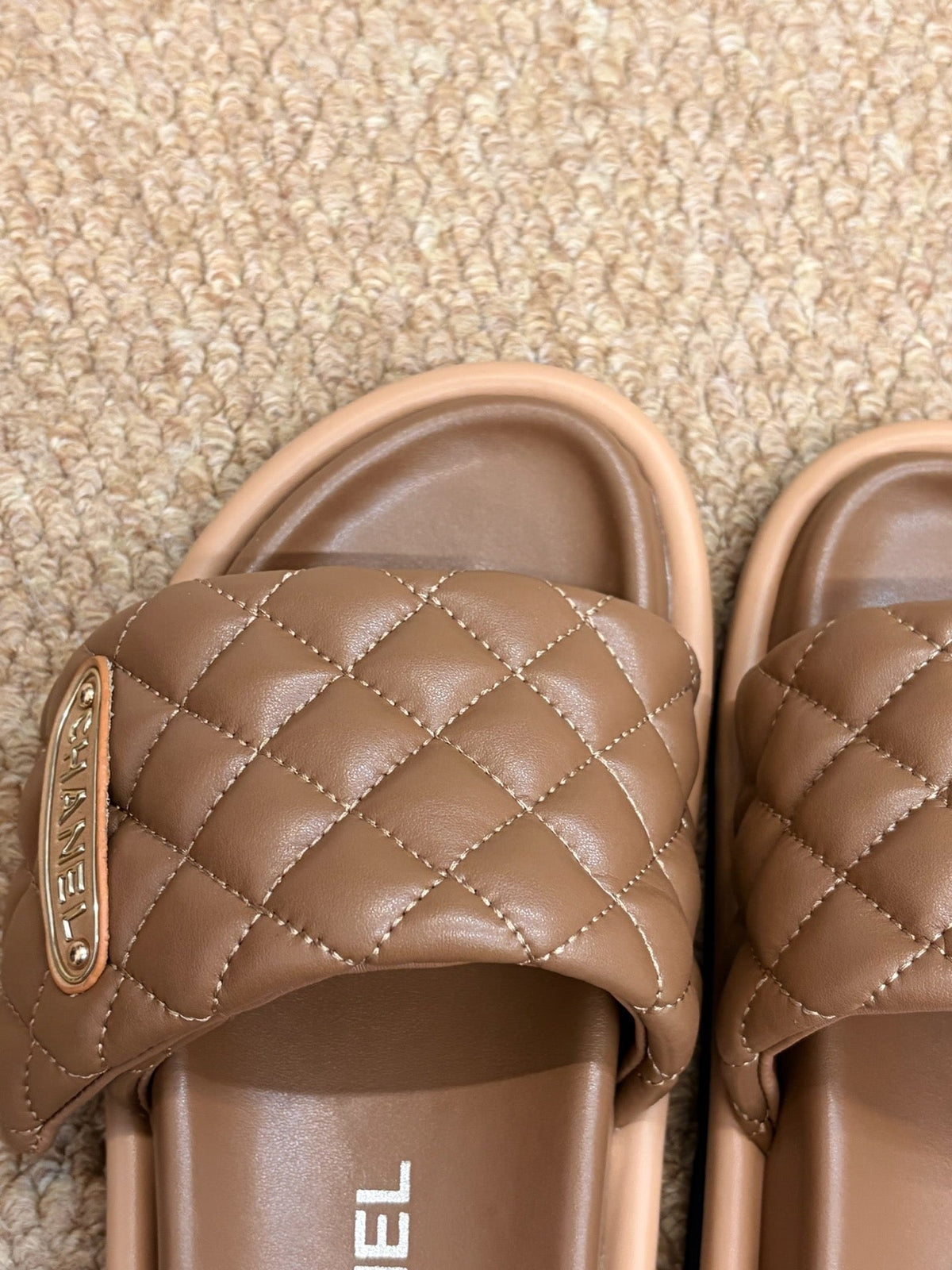26S SLIDE SANDALS IN BROWN QUILTED CALFSKIN WITH LOGO PLAQUE mysite