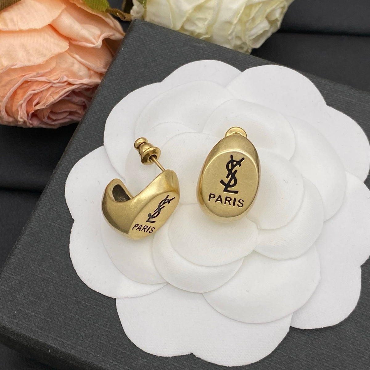 Vintage Yes Girl Design Earrings mysite