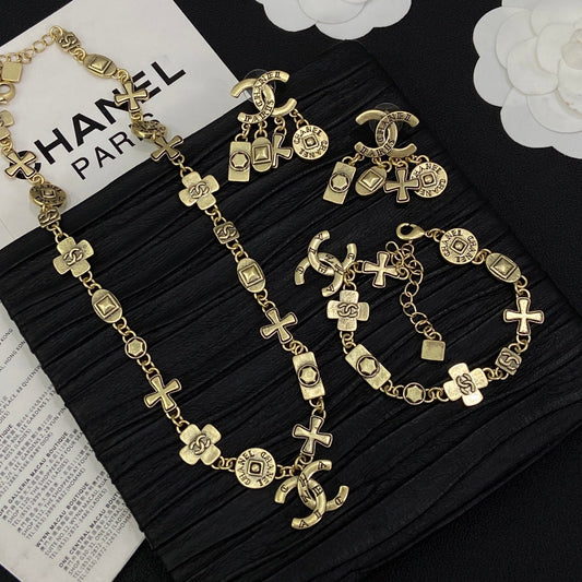 Vintage Retro Design 3 Set (Earrings+Bracelet +Necklace) mysite