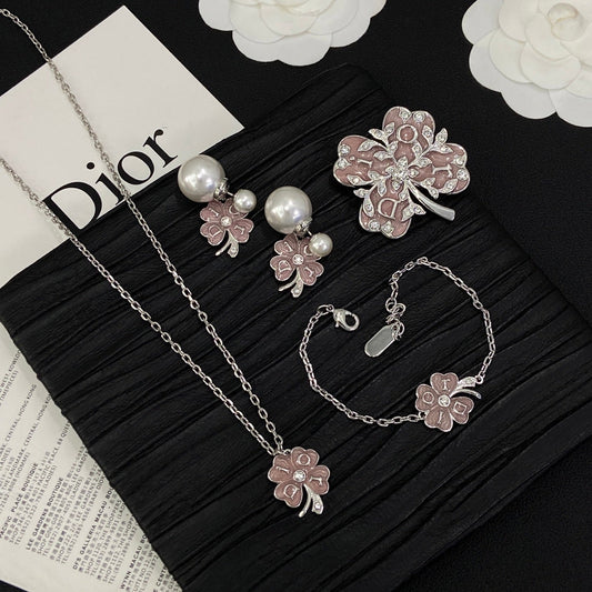 Maximalism Dove Design 4 Set (Earrings+Bracelet + Brooch +Necklace) - Silver mysite