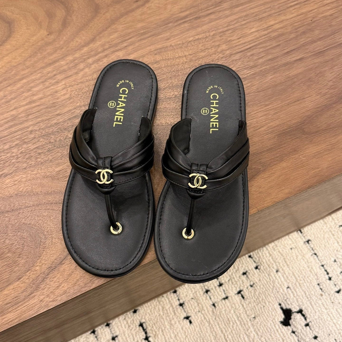26S THONG SANDALS IN BLACK CALFSKIN WITH CC LOGO mysite