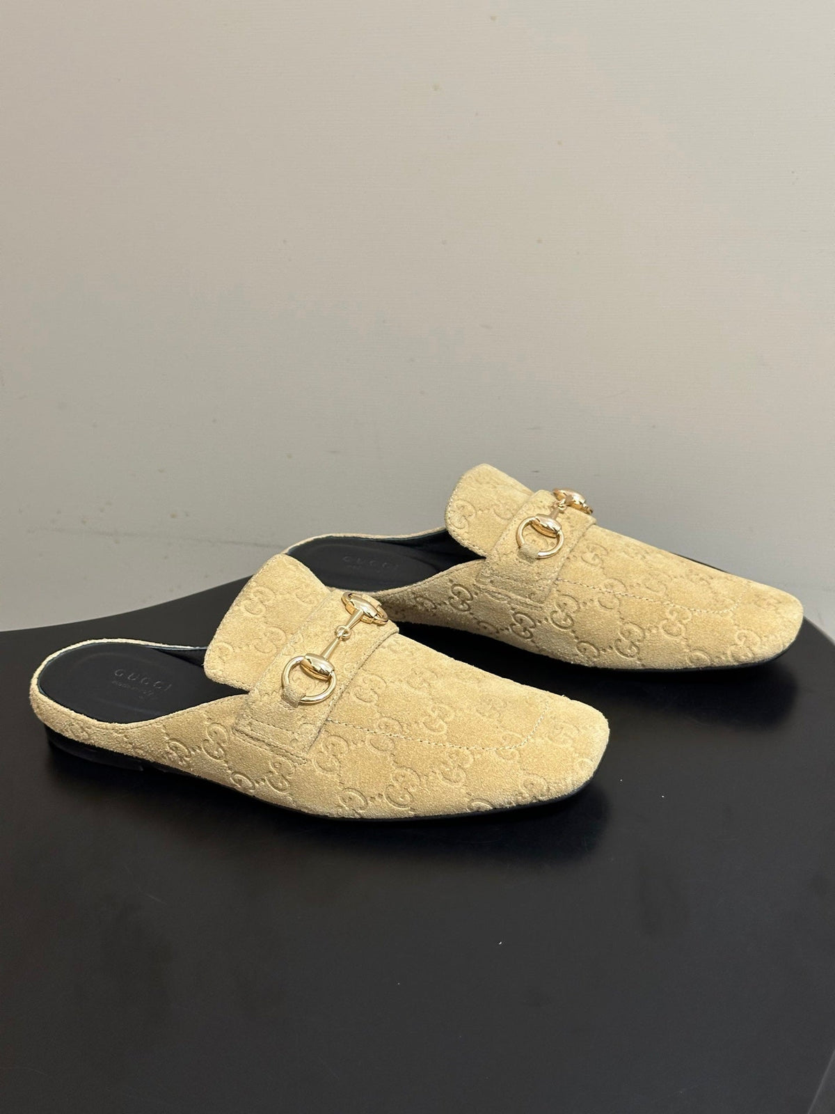 GUCCI 26S HORSEBIT LOAFER MULES IN BEIGE SUEDE mysite