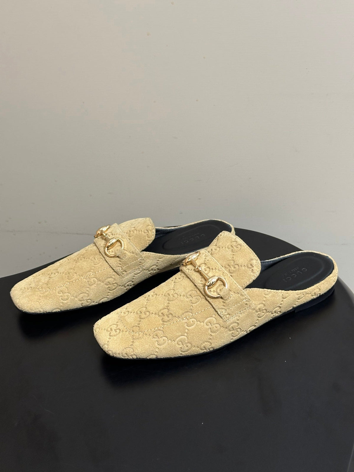 GUCCI 26S HORSEBIT LOAFER MULES IN BEIGE SUEDE mysite