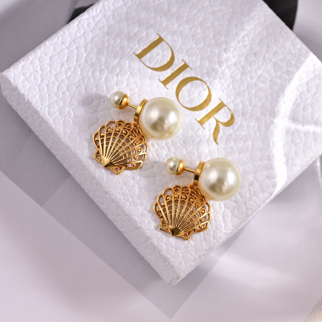 CD 26S PEARL SHELL DROP EARRINGS IN GOLD TONE METAL 631865 mysite