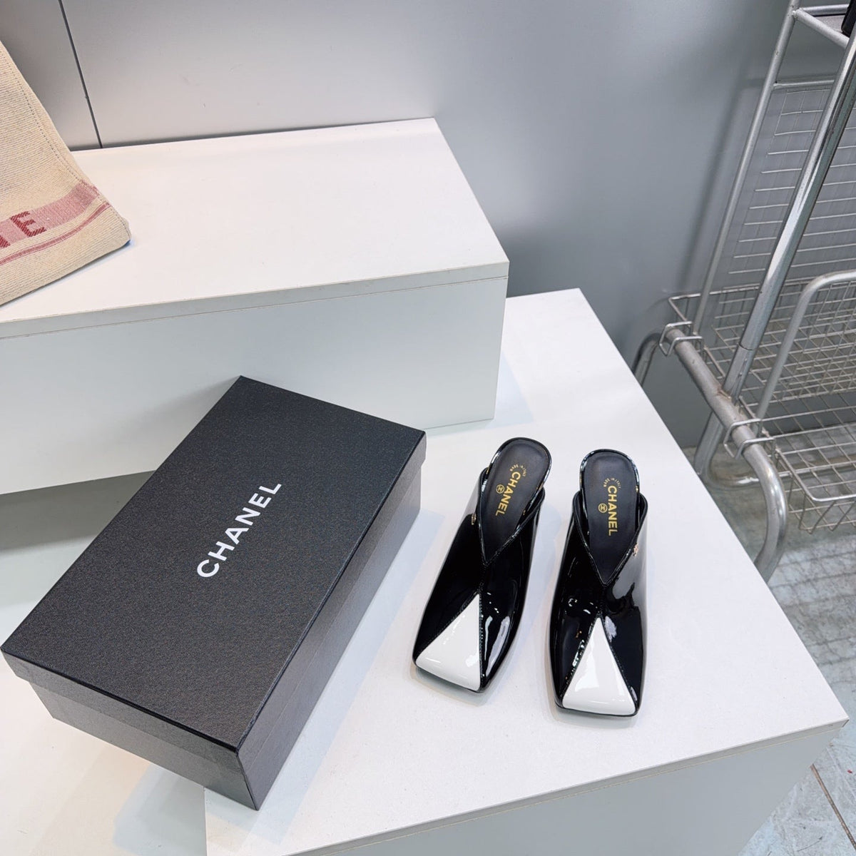 CHANEL 26S HIGH-HEEL MULES 70 MM IN BLACK AND WHITE LAMBSKIN mysite