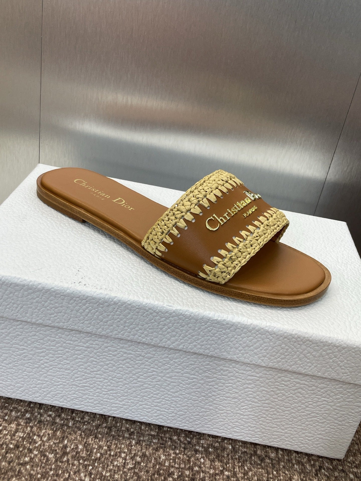 DIOR 25S D-LANE SLIDE CAMEL CALFSKIN AND NATURAL BRAIDED RAFFIA mysite