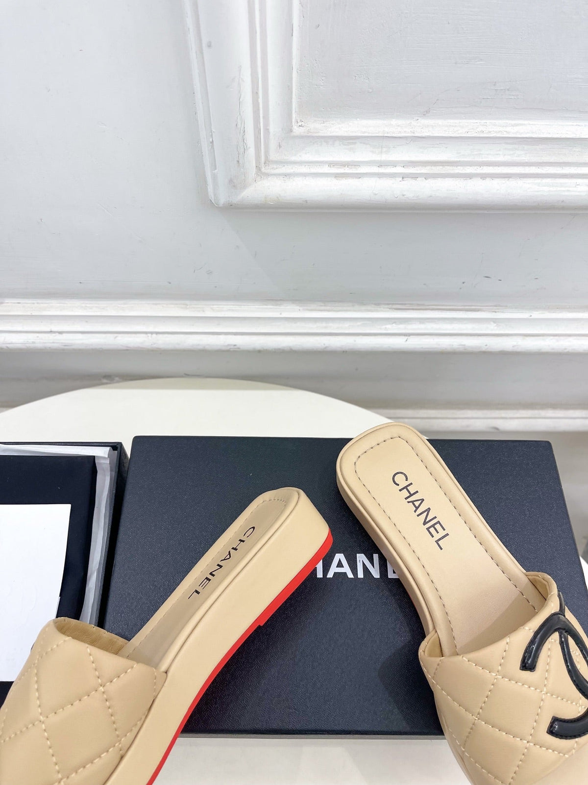 26S FLAT SLIDES IN BEIGE LAMBSKIN WITH BLACK CC LOGO mysite