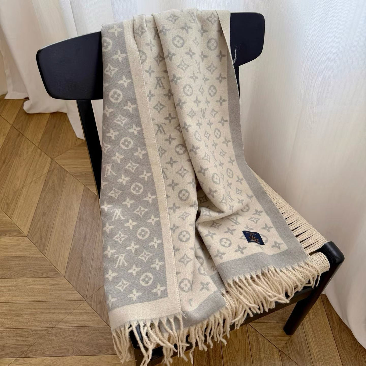 Worth the Hype – The Ultimate Winter Scarf-009 Lxucase