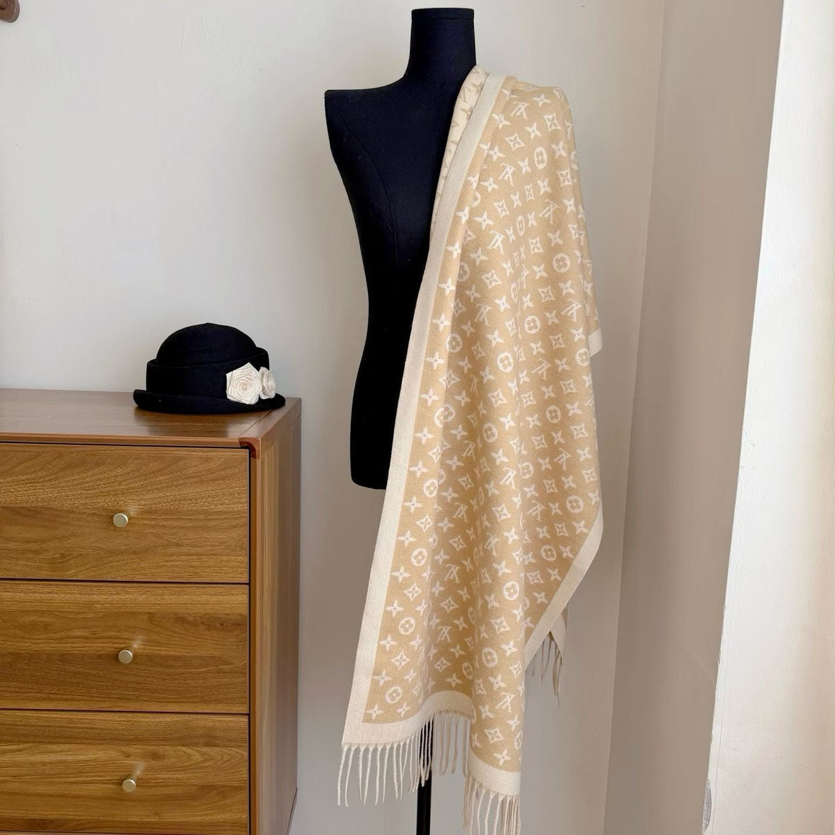 Worth the Hype – The Ultimate Winter Scarf-009 Lxucase