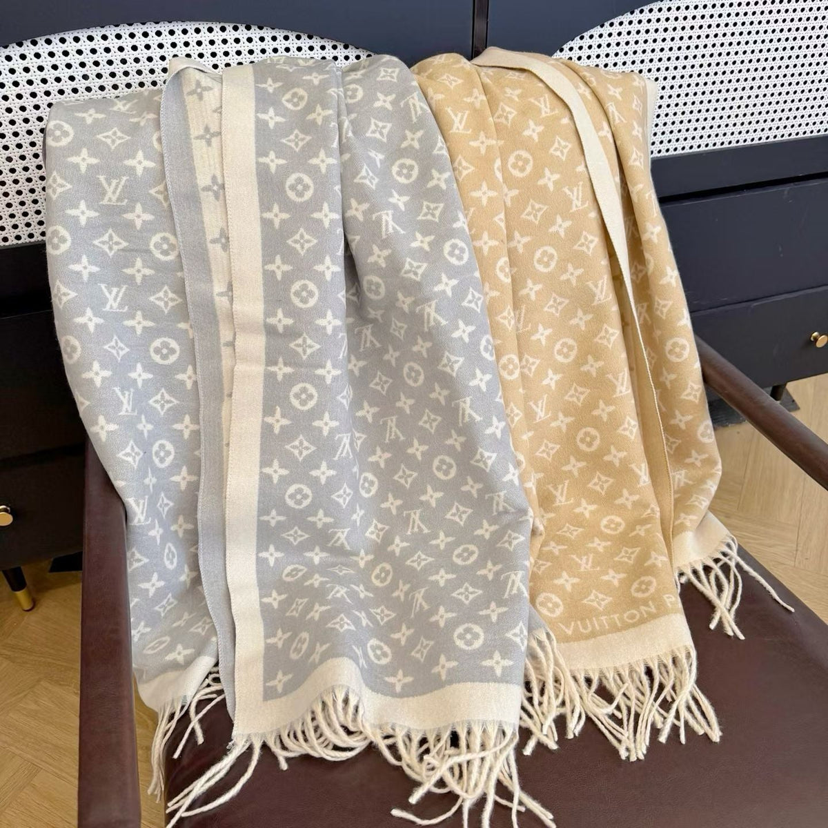 Worth the Hype – The Ultimate Winter Scarf-009 Lxucase