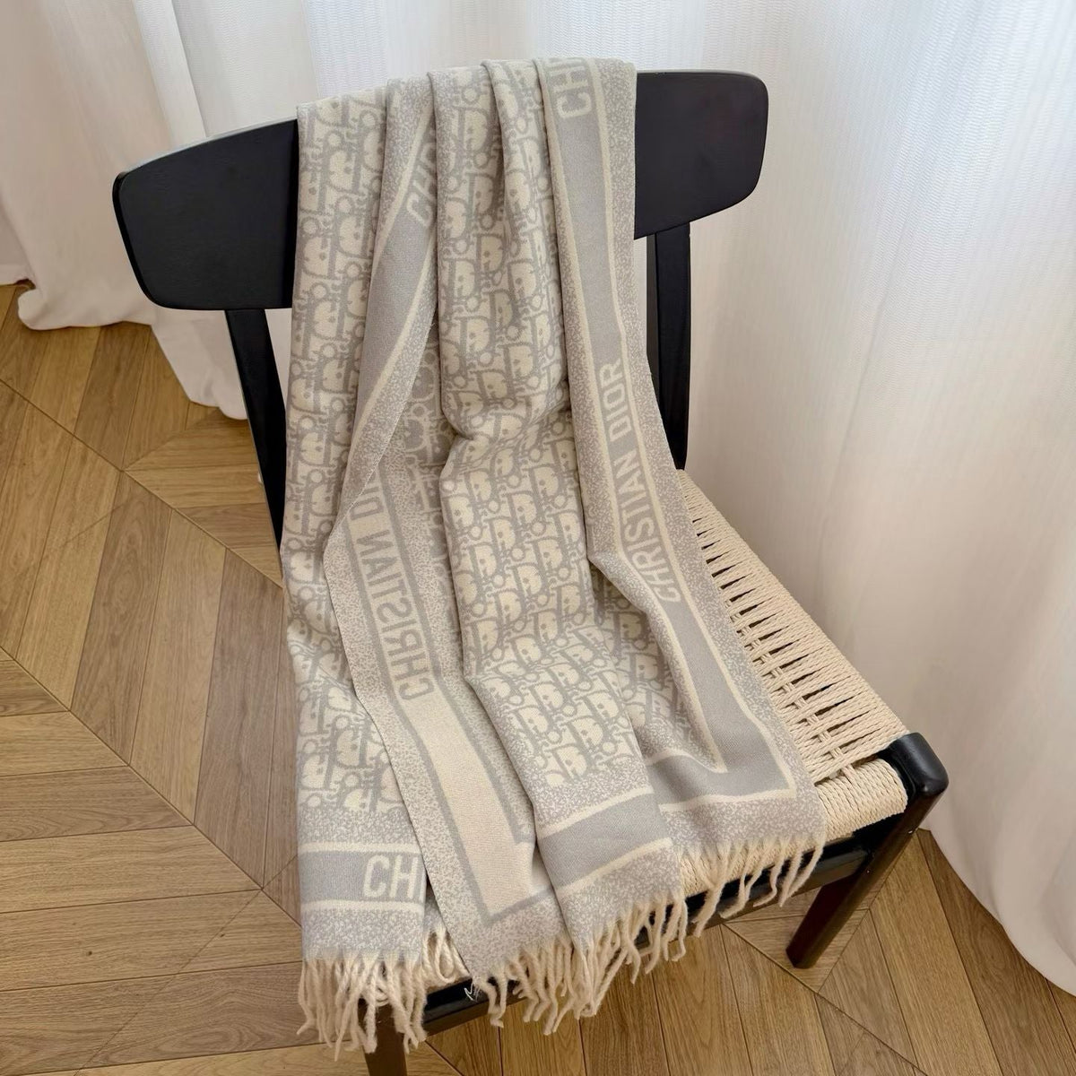 Worth the Hype – The Ultimate Winter Scarf-0012 Lxucase