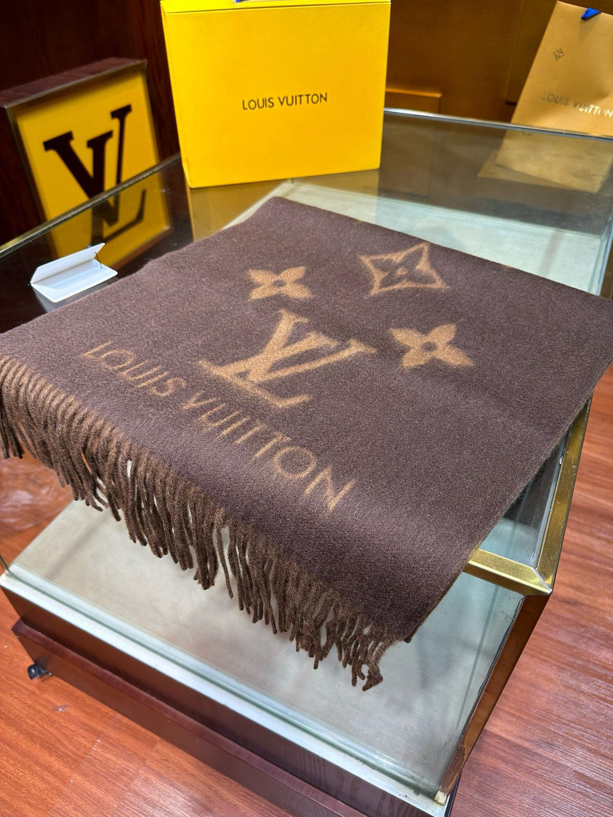 Worth the Hype – The Ultimate Winter Scarf-0015 Lxucase